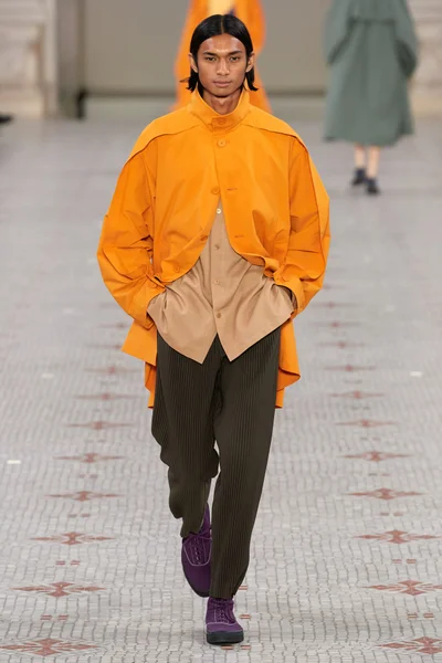 Look 17